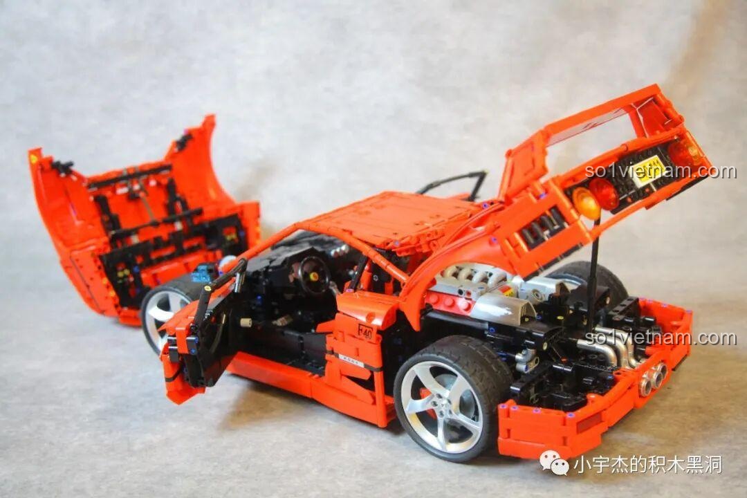 Góc nhìn từ trên cao của xe CBOX X001 khi mở tất cả các bộ phận, một cách trưng bày ấn tượng và độc đáo.