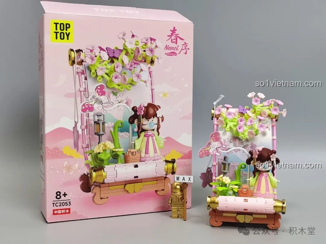 So sánh mô hình Nanci Bức Tranh Cuộn Mùa Xuân hoàn chỉnh với hình ảnh trên vỏ hộp.