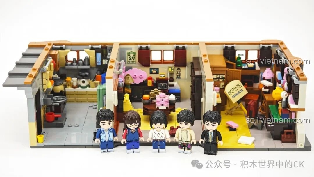 Ảnh chụp cuối cùng của bộ lắp ráp nhà Deok-sun Keeppley K22002 với đầy đủ 5 minifigures, một thành quả trưng bày tuyệt vời.