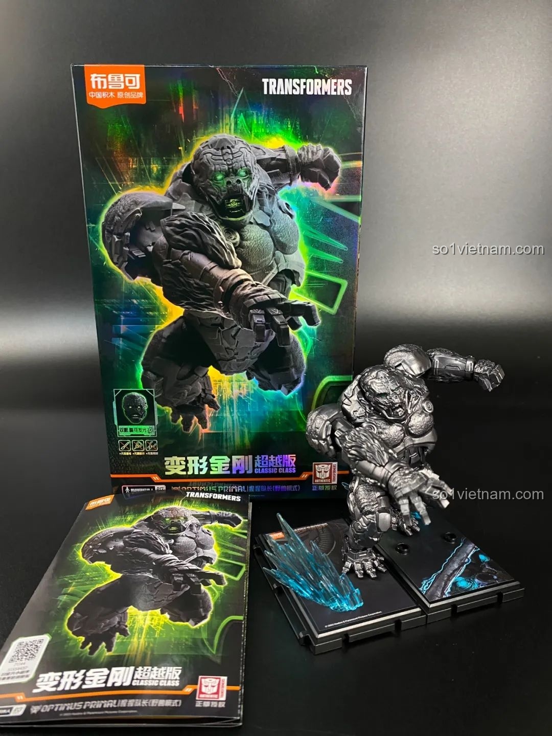 Mô hình Optimus Primal dạng thú hoàn chỉnh đứng cạnh vỏ hộp và sách hướng dẫn, thể hiện toàn bộ sản phẩm.