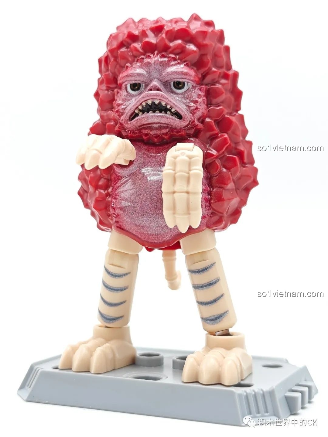 Mô hình Pigmon BLOKEES Ultraman GV-08 trên đế trưng bày, sẵn sàng cho bộ sưu tập.