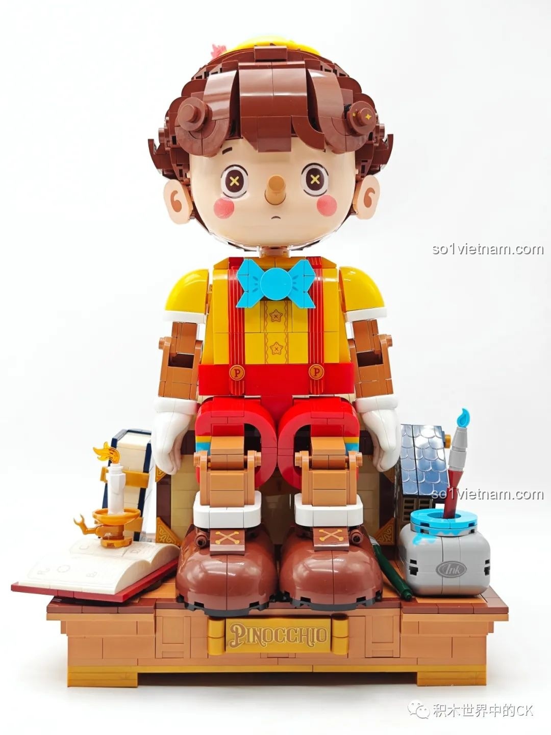 Mô hình Pinocchio Wekki 506186 được trưng bày trong không gian cổ điển, tạo cảm giác huyền ảo và lôi cuốn.