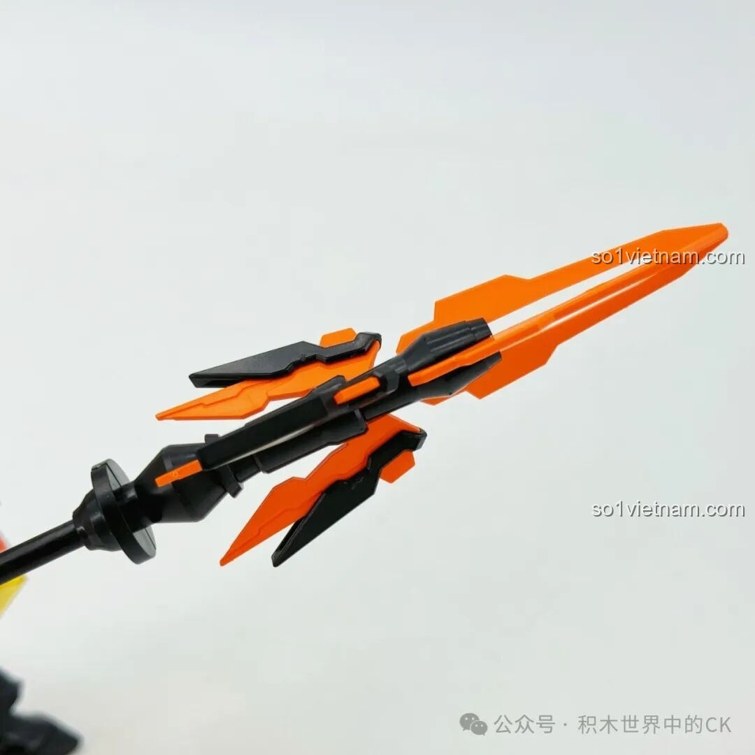 Mô hình Robot Triệu Vân Keeppley 78032 đứng thẳng oai vệ, thể hiện sự cân đối và mạnh mẽ của thiết kế.