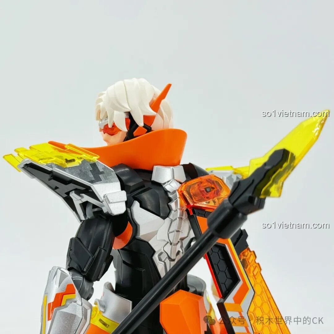 Mô hình Robot Triệu Vân Keeppley 78032 tạo dáng bay lượn, thể hiện sự linh hoạt và khả năng tạo dáng đa dạng.