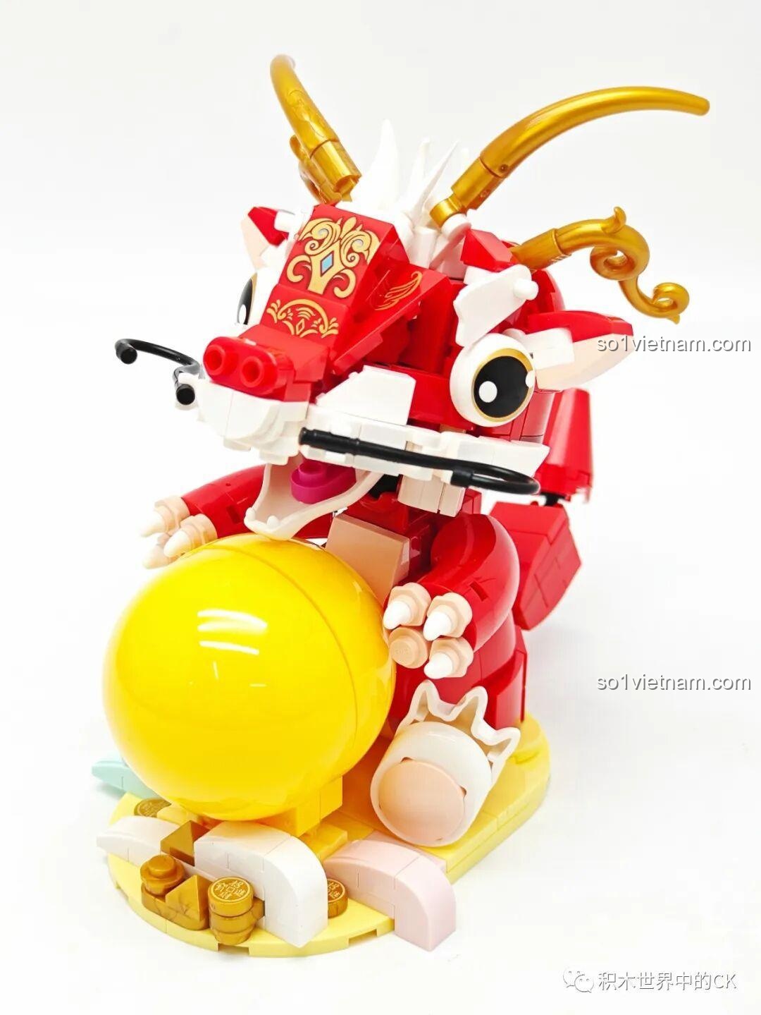 Góc nhìn nghiêng của bộ xếp hình Mô Rồng chibi Keeppley giá tốt, khoe được các chi tiết sừng và thân.