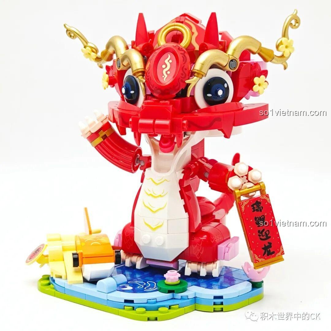 Mô hình chú rồng đỏ cưỡi cá chép vàng đã hoàn thiện trong bộ Keeppley K19910.