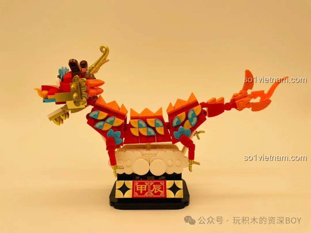 Mô hình Rồng Gobricks G2401 hoàn thiện nhìn từ góc nghiêng, thể hiện chi tiết vảy và đuôi.