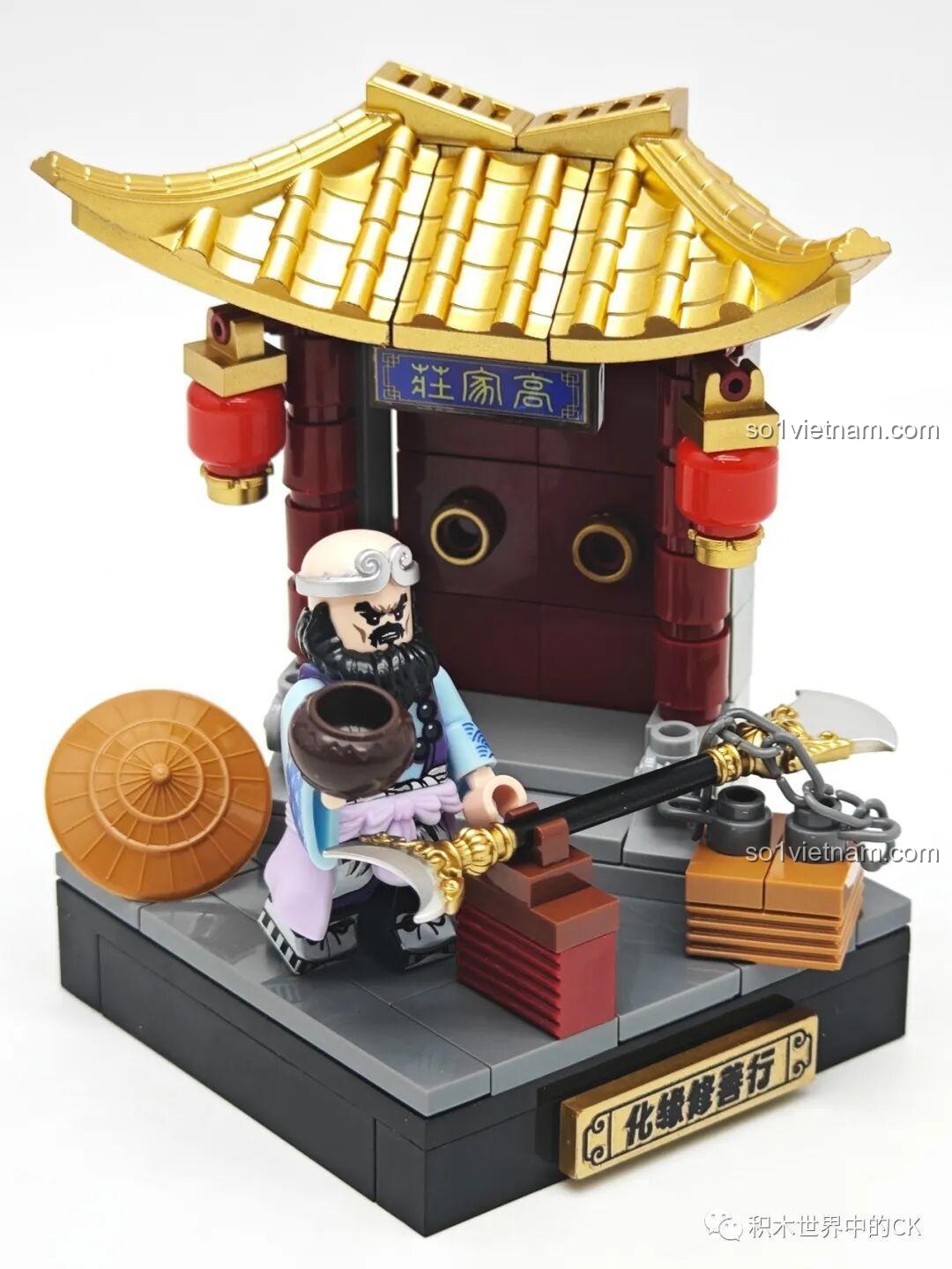 Mô hình Sa Tăng Hóa Duyên hoàn chỉnh, với cảnh cổng chùa và Sa Tăng đang chuẩn bị hành lý.