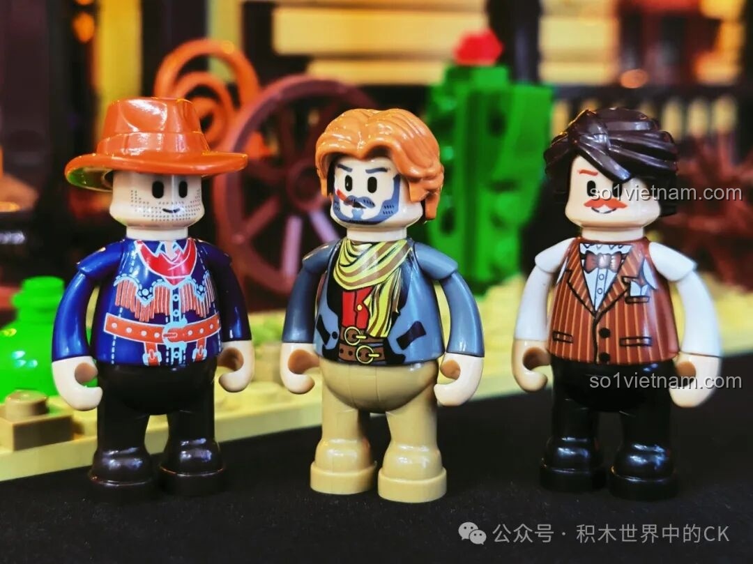 Mô hình FunWhole F9021 Saloon Miền Tây hoàn chỉnh, rực rỡ ánh đèn LED nhìn từ mặt trước.