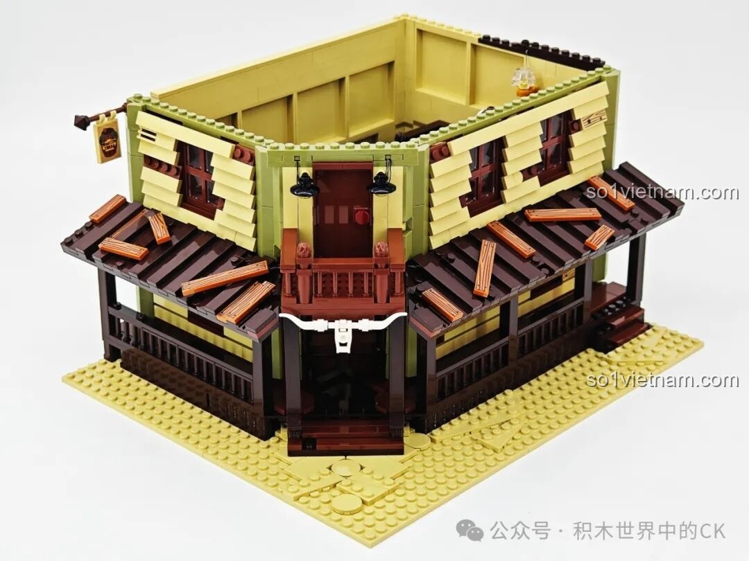 Mô hình FunWhole F9021 Saloon Miền Tây hoàn chỉnh, nhìn từ góc chính diện, không bật đèn LED.