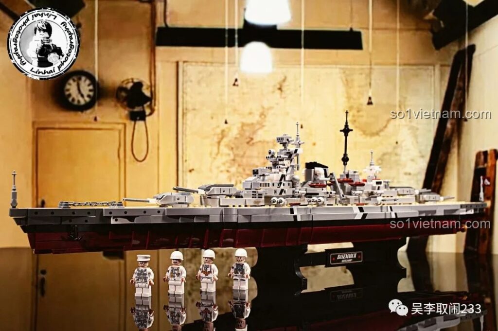 Mô hình tàu chiến Bismarck của Forange, một trong những bộ lắp ghép tàu chiến hoành tráng của hãng, thể hiện sự tinh xảo trong thiết kế.