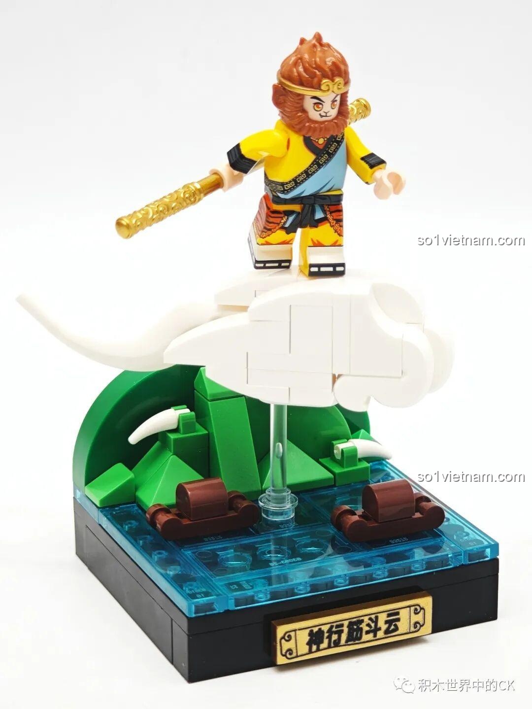 Mô hình hoàn chỉnh cảnh Tôn Ngộ Không đang bay trên Cân Đẩu Vân, một set đồ chơi trưng bày đẹp mắt.