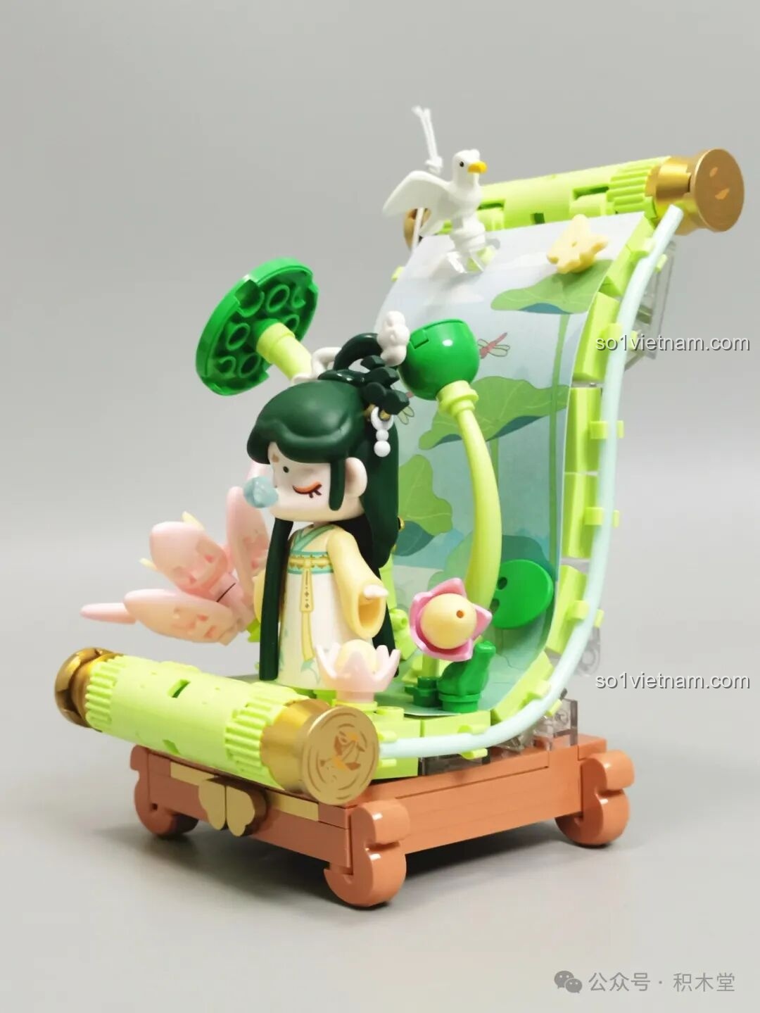 Góc nghiêng của mô hình TOP TOY Nanci Mùa Hạ hoàn thiện, khoe đóa sen hồng.