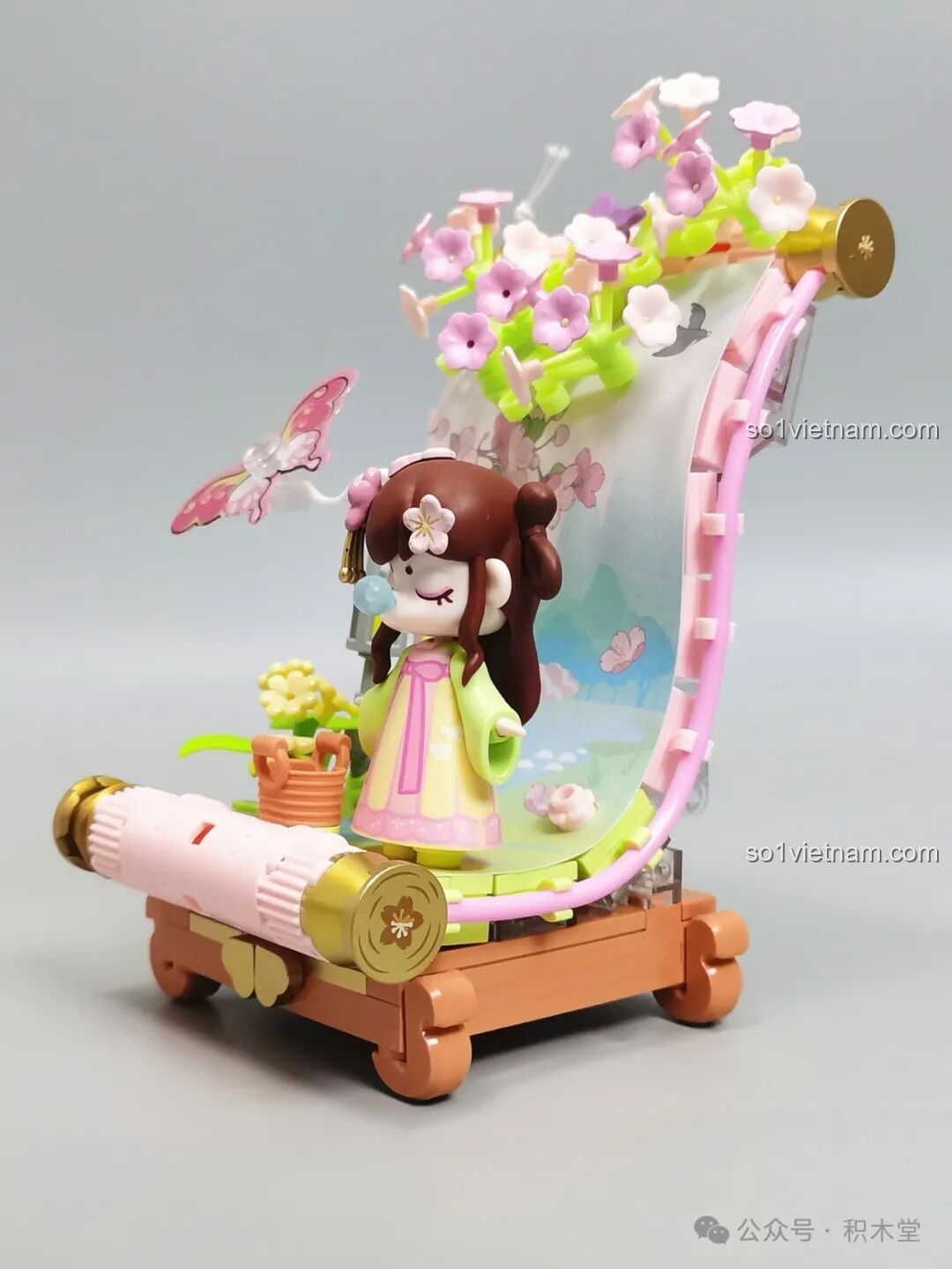 Góc nghiêng của mô hình TOP TOY Nanci Mùa Xuân hoàn thiện, khoe các chi tiết trang trí.