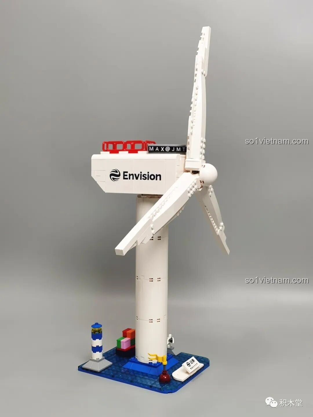 Một góc nhìn khác của mô hình Tuabin Gió Envision Pantasy 11014, với phần đế mô phỏng cảnh biển sinh động, rất nghệ thuật.