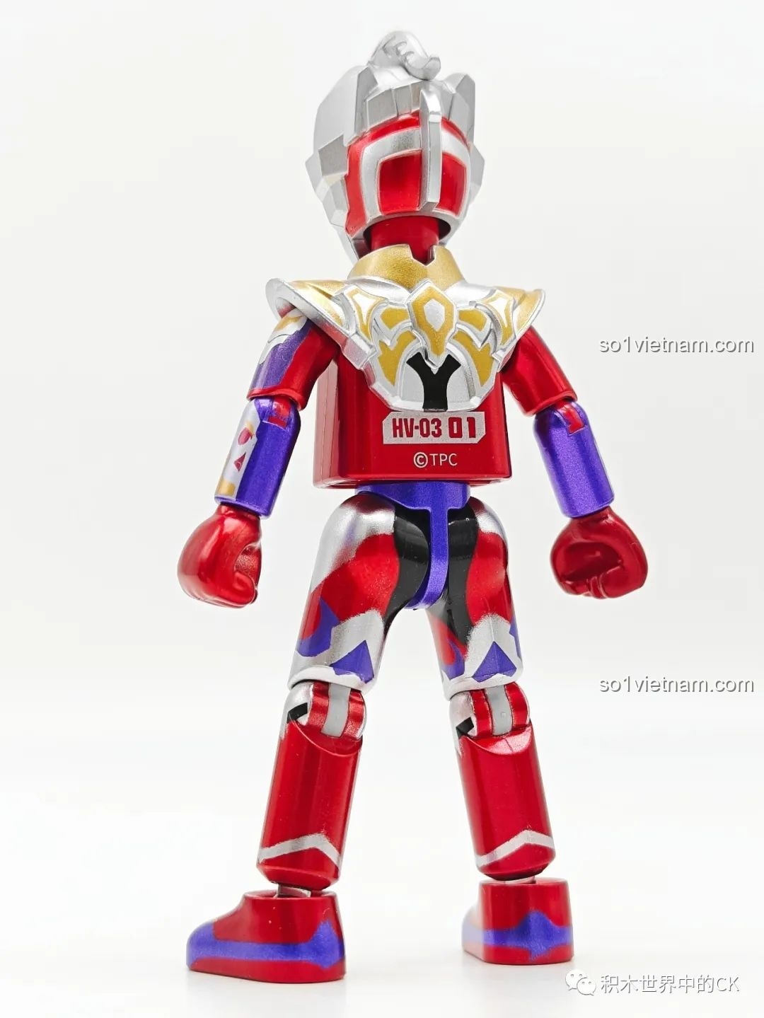 Mặt sau của mô hình Ultraman Z Gamma Future BLOKEES HV-03, hiển thị các chi tiết giáp và mã số sản phẩm.