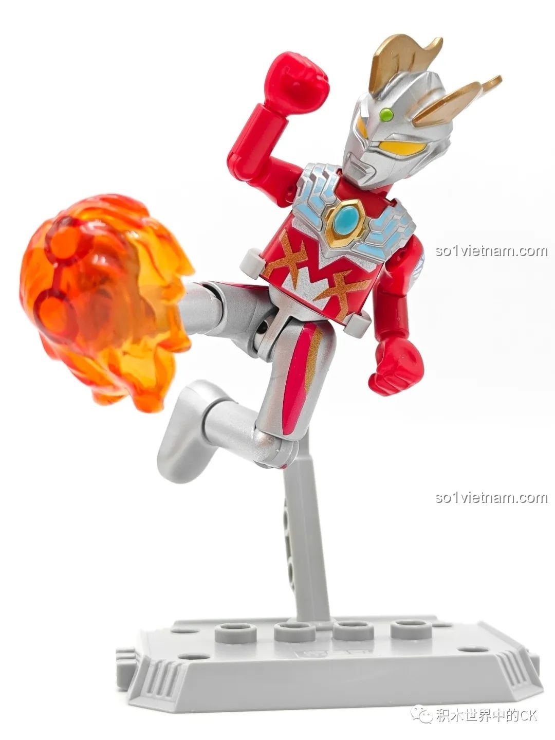 Mô hình Ultraman Zero Cường Tráng BLOKEES Ultraman GV-08 tạo dáng đá với hiệu ứng lửa.