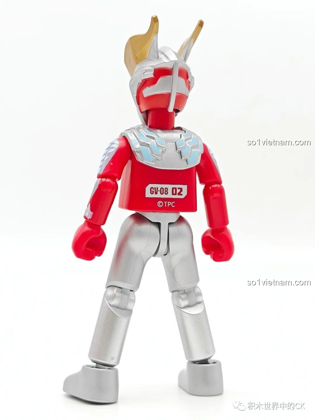 Mặt sau của mô hình Ultraman Zero Cường Tráng trong bộ sưu tập BLOKEES Ultraman GV-08.