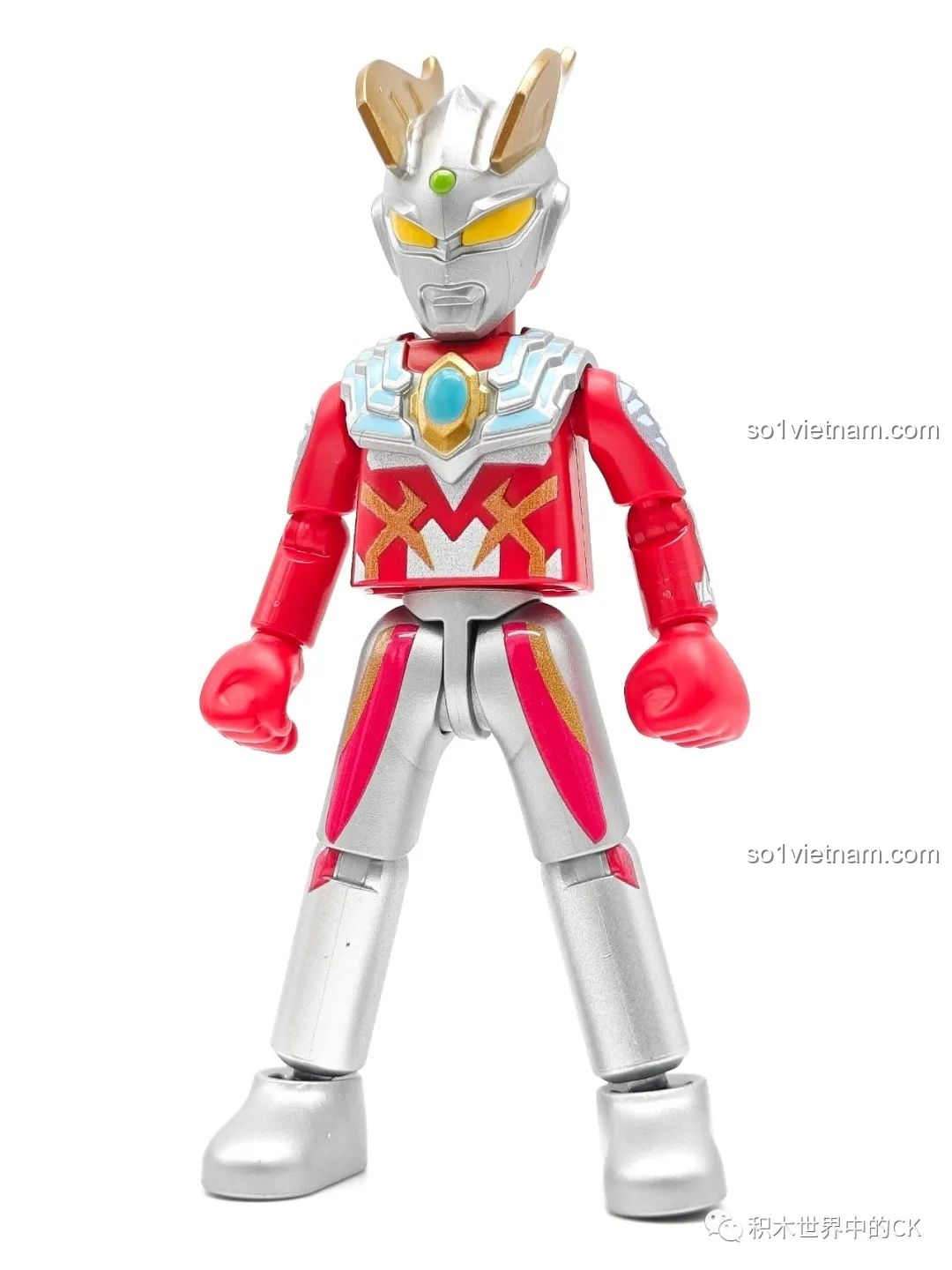 Mô hình đồ chơi lắp ráp Ultraman Zero Cường Tráng (GV-08 02) của BLOKEES Ultraman GV-08 nhìn từ phía trước.
