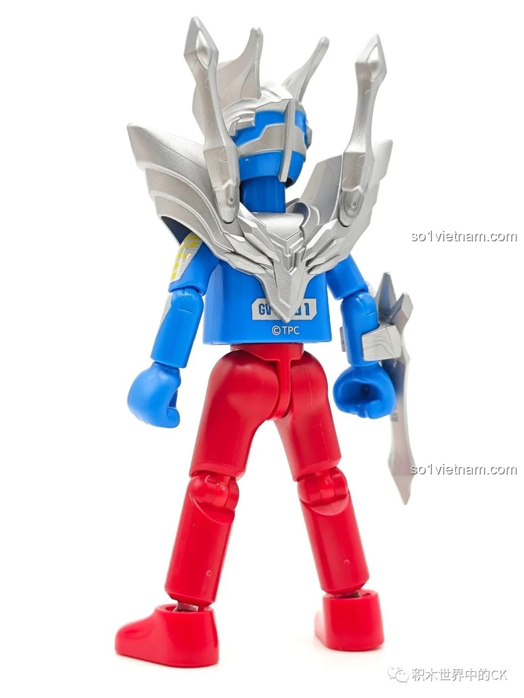 Mặt sau của mô hình Ultraman Zero Tối Thượng trong bộ sưu tập BLOKEES Ultraman GV-08.