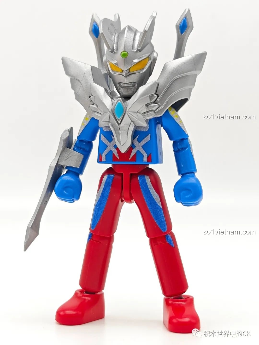 Mô hình đồ chơi lắp ráp Ultraman Zero Tối Thượng (GV-08 01) của BLOKEES Ultraman GV-08 nhìn từ phía trước.