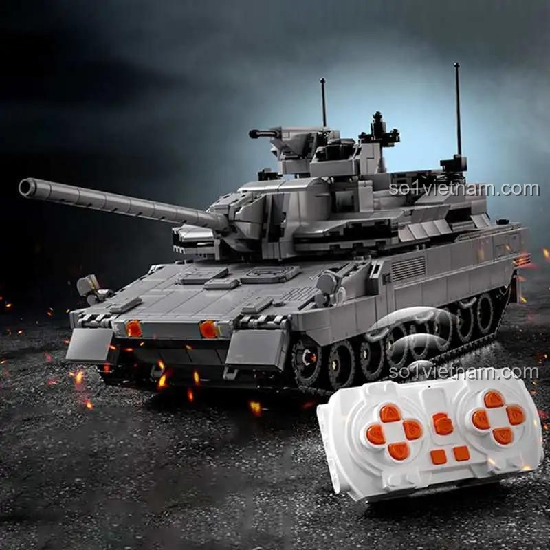 Mô hình xe tăng chiến đấu chủ lực EMBT 12GO 96002 nhìn từ bên cạnh, đồ chơi lắp ráp quân sự cho bé trai 6 tuổi, chi tiết cao, có điều khiển từ xa