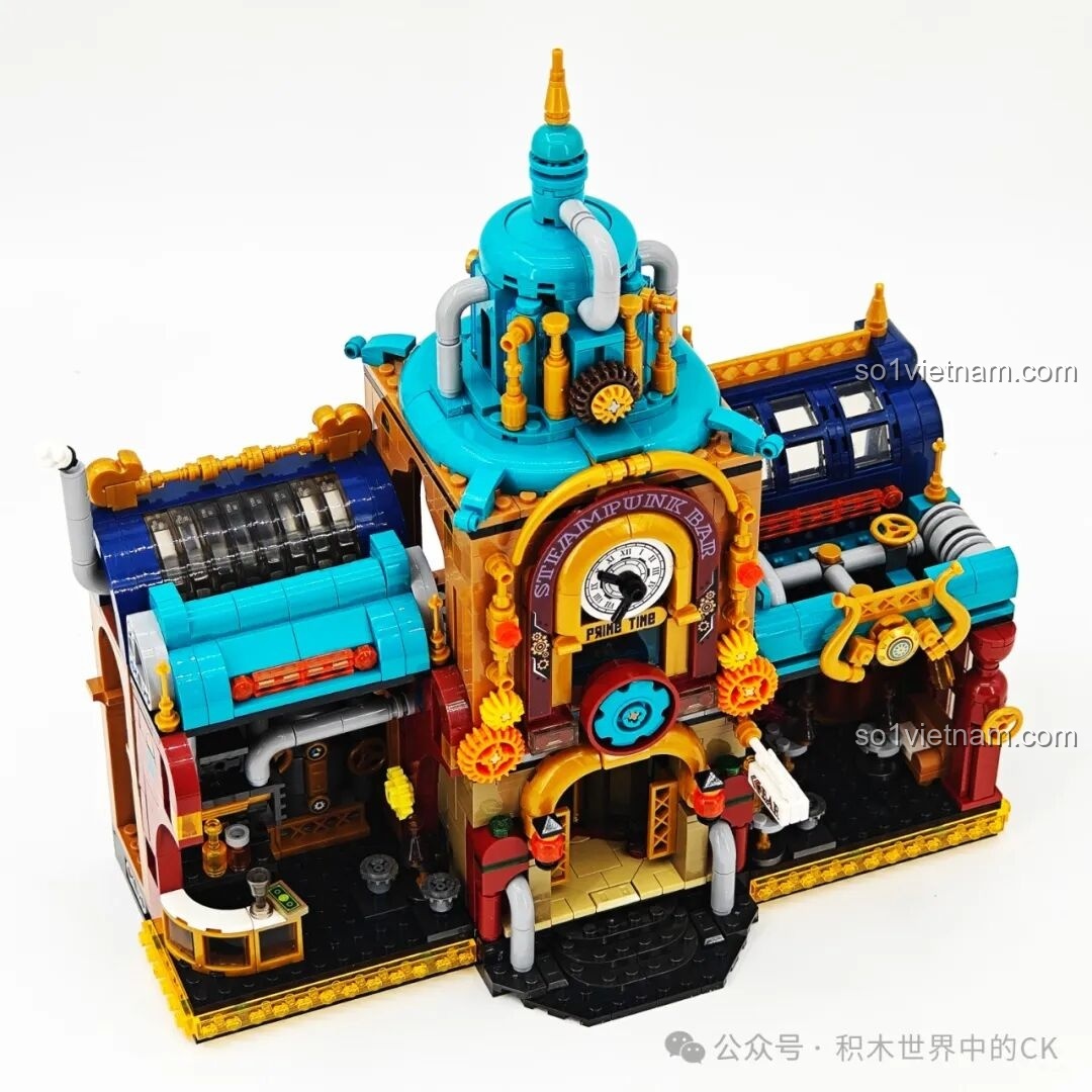 Hình ảnh mô hình ZHEGAO 958013 Quán Bar Steampunk gần hoàn thiện, cho thấy tổng thể kiến trúc và sự phức tạp của các chi tiết.