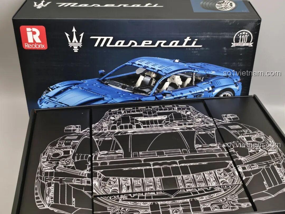 Mở hộp Reobrix 11010 Maserati GranTurismo 1:8, lộ ra hình ảnh thiết kế khung xe bên trong.
