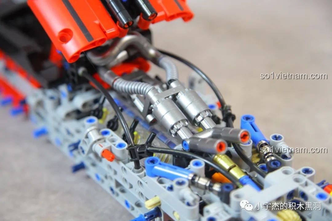 Nắp xe sau có thể mở được của Porsche 963 GULY