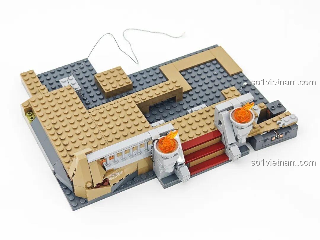 Quá trình xây dựng nền móng không đối xứng của bộ Lumibricks L9071 Sảnh Tiệc Hoàng Gia, với các chi tiết ban đầu.