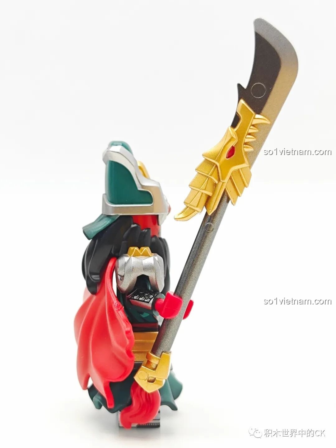 Cận cảnh chi tiết giáp trụ và dây xích vàng trên minifigure Triệu Vân Kuzhao Studio.