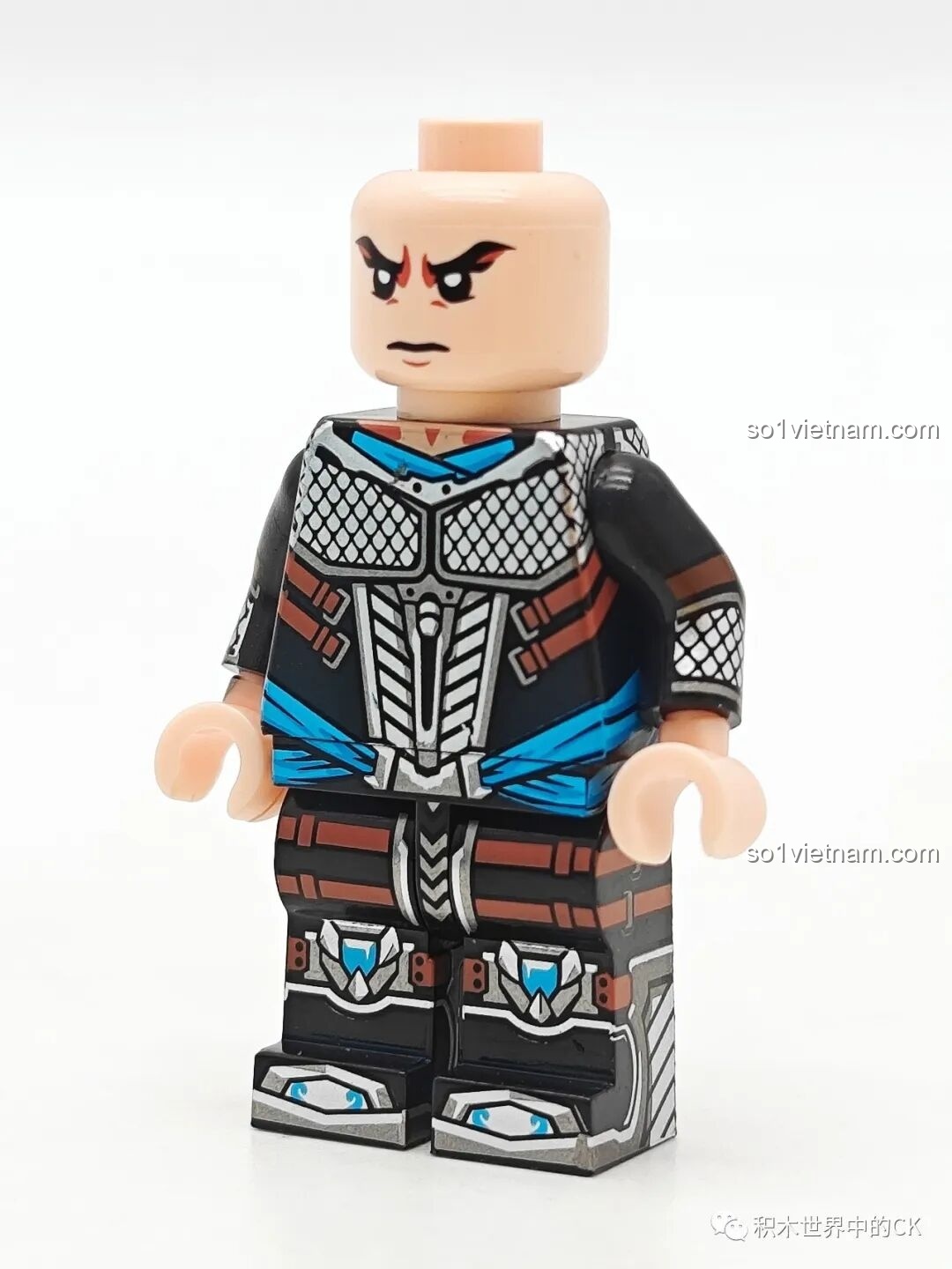 Minifigure Triệu Vân Kuzhao Studio ở dạng cơ bản, chưa lắp giáp, nhìn từ phía trước.