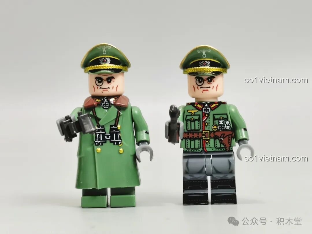 Nhân vật lính tăng của bộ Xe Tăng Maus 12GO 98002 với vũ khí, thể hiện chi tiết trang phục.