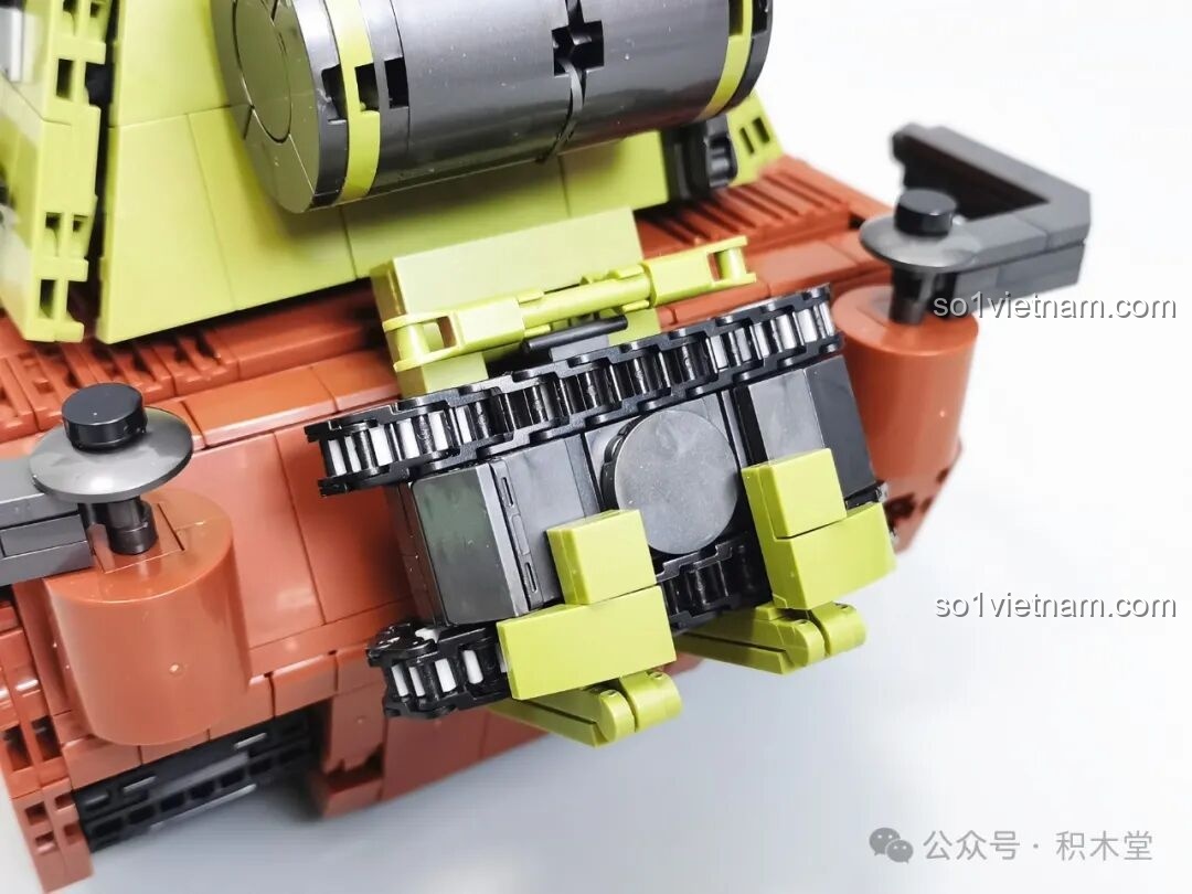 Nhân vật lính tăng bị thương điều khiển súng máy trên nóc xe tăng Maus 12GO 98002.