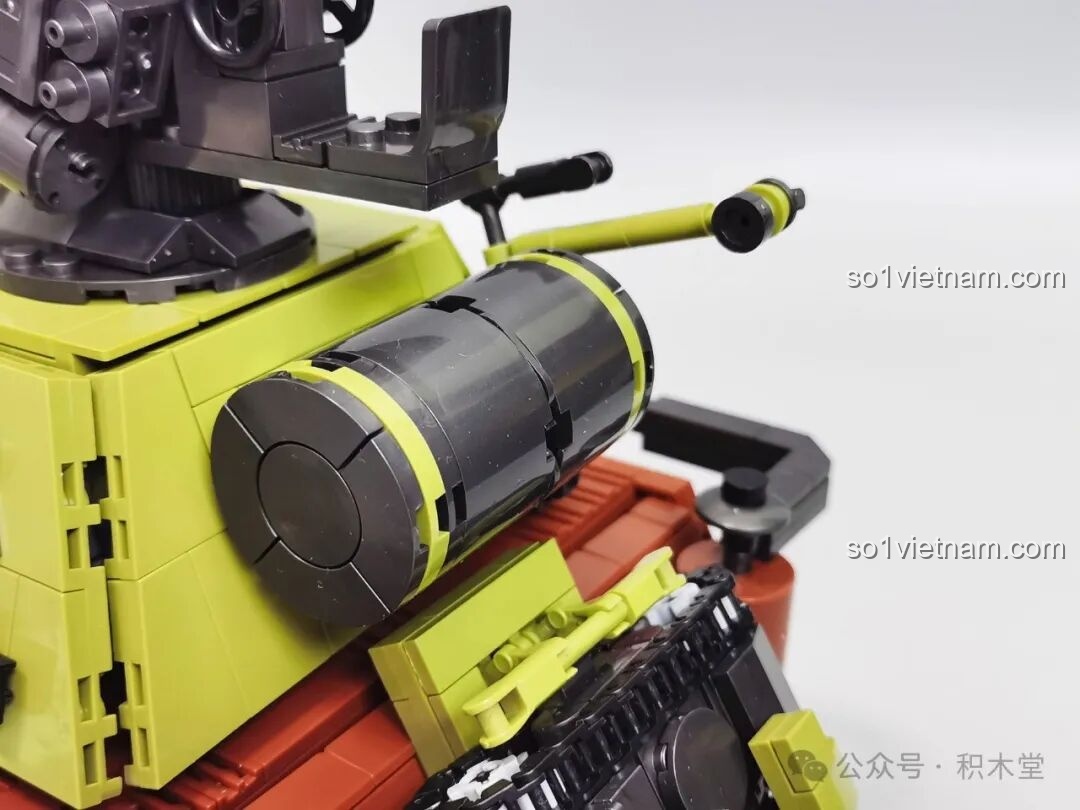 Nhân vật lính tăng đặt trên cửa nóc xe tăng Maus 12GO 98002, tạo cảnh quan sát.