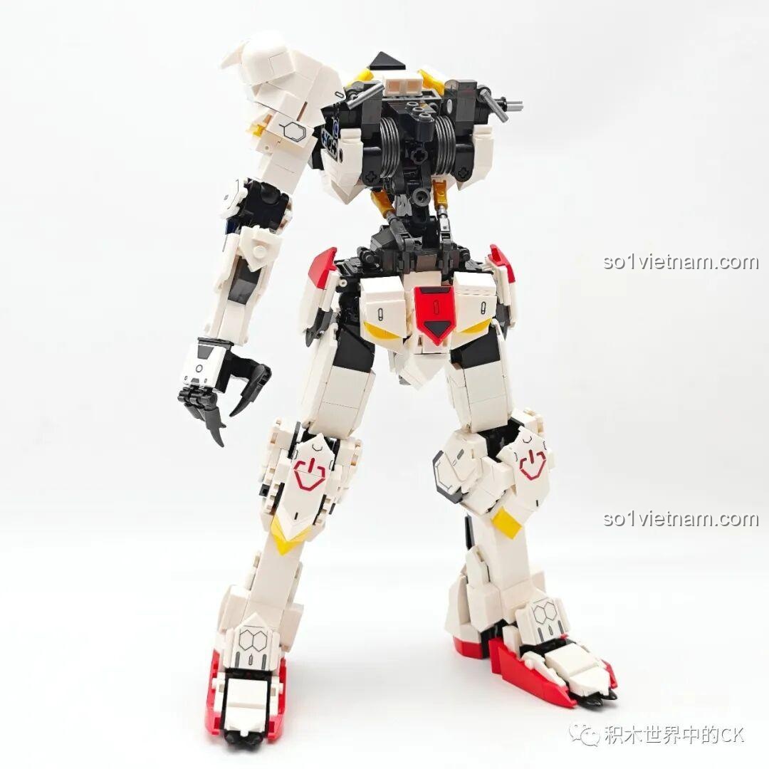 Khung xương cơ bản của robot JIESTAR 58029 Mecha Barbatos đã hoàn thiện, sẵn sàng cho việc lắp giáp bên ngoài.