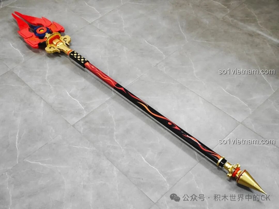 Thành phẩm JIESTAR 58112 Trượng Hộ Ma Genshin Impact hoàn chỉnh, dài 1.94m, hoành tráng và chân thực, thu hút mọi ánh nhìn.