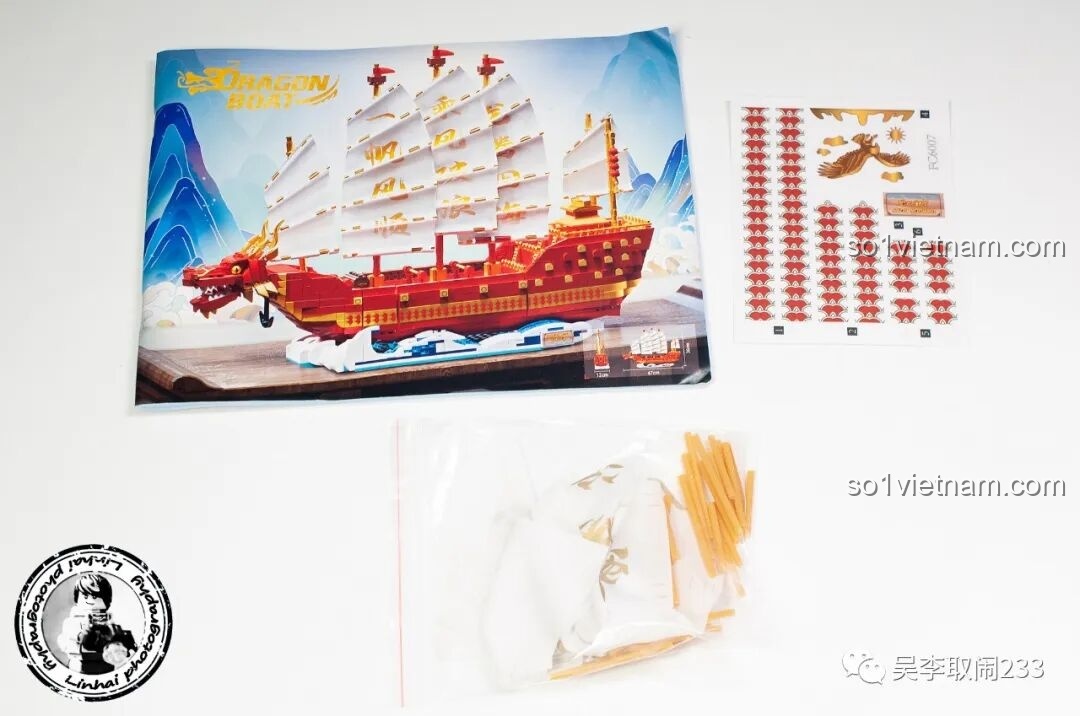 Toàn bộ nội dung bên trong hộp Thuyền Rồng Tụ Phúc FC6007 Forange gồm sách hướng dẫn, sticker và túi cánh buồm vải, ống mềm.