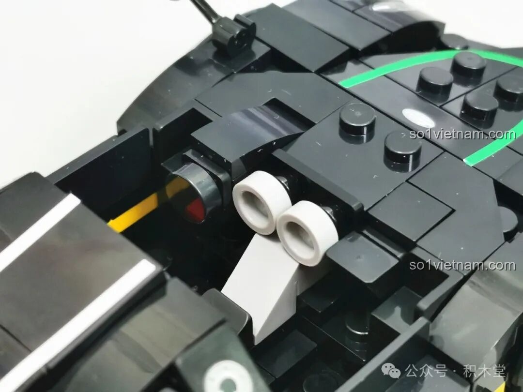 Nội thất bên trong của mô hình RASTAR 93900 được đơn giản hóa nhưng vẫn mô phỏng được hình dáng ghế ngồi và các chi tiết cơ bản.