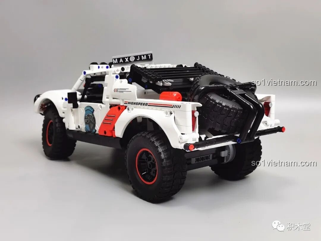 Cận cảnh decal Godzilla trên thân xe của ONEBOT OBLGPT09AIQI Mô Hình Xe Đua, tăng thêm vẻ hầm hố và cá tính.