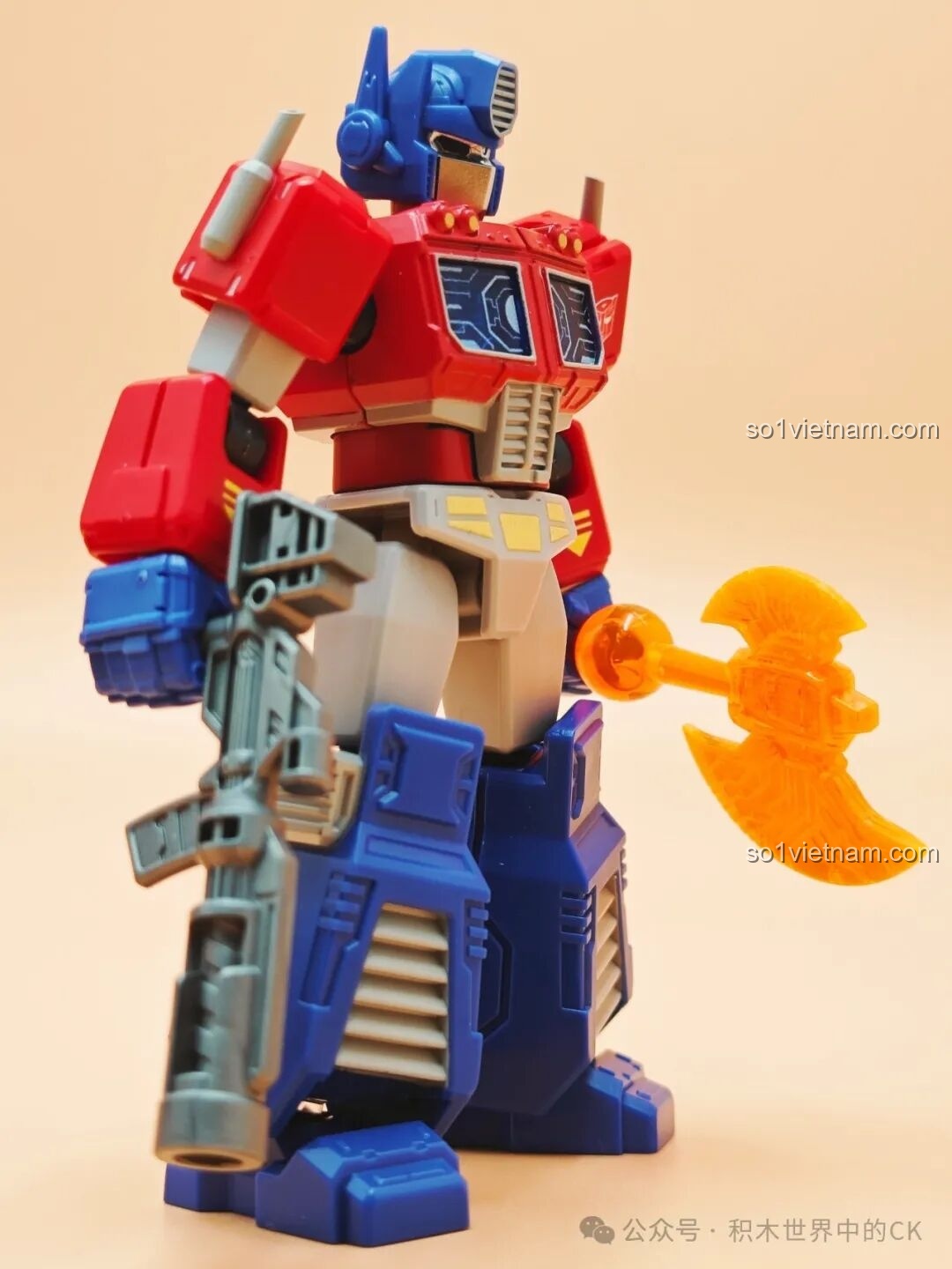 Optimus Prime phiên bản Shining Version cùng các phiên bản khác