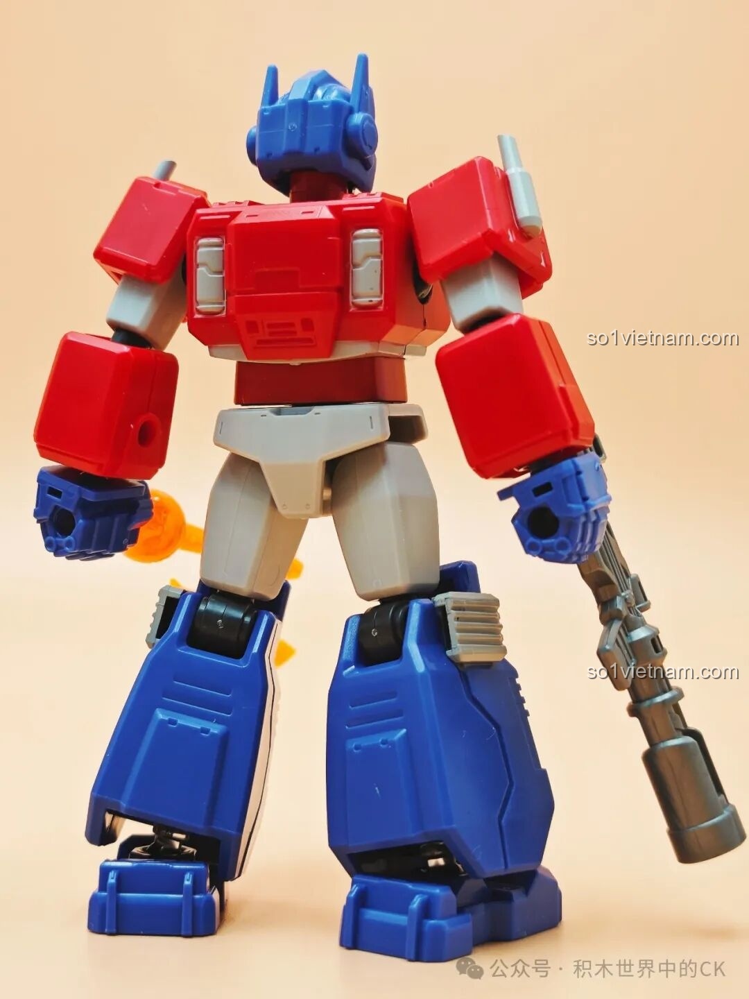 Optimus Prime phiên bản Shining Version và các phụ kiện khác