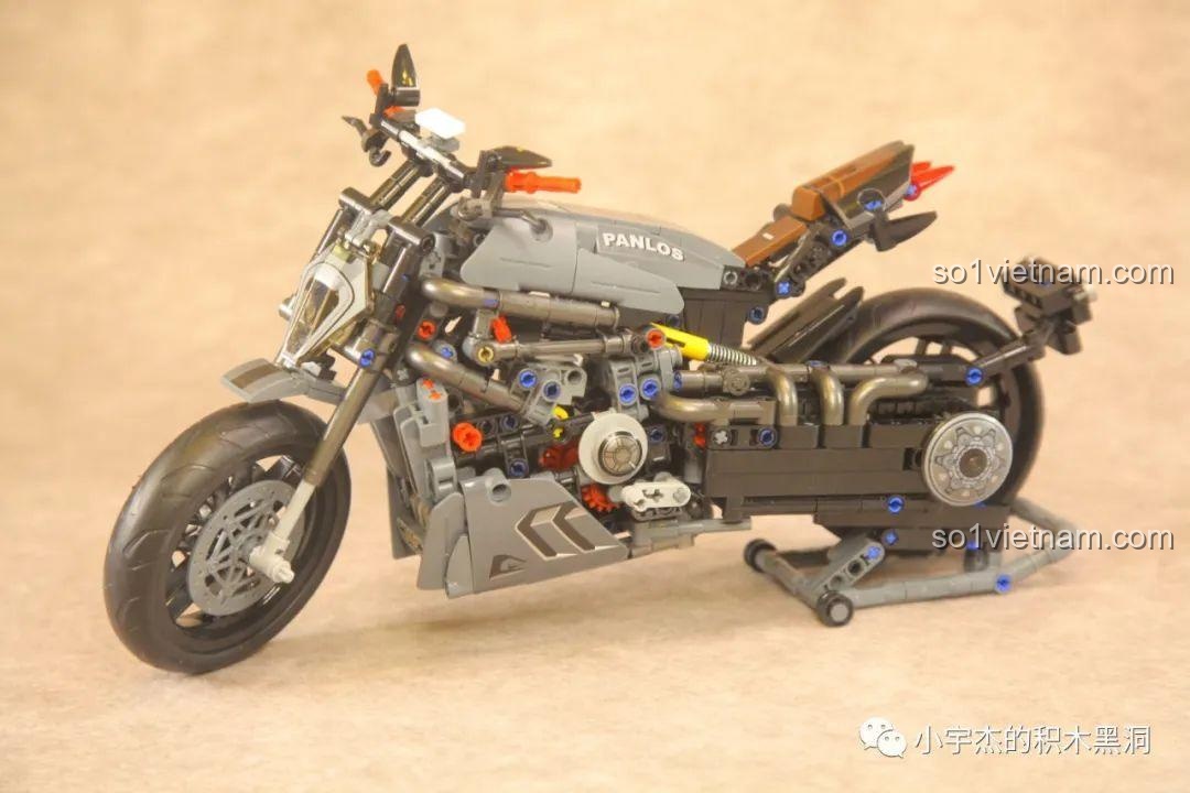 Mô hình Panlos 672004 BMW M1000 RR, một mẫu mô tô Technic khác của Panlos.