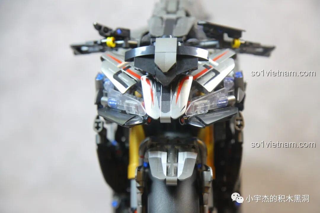 Mô hình Panlos 672004 BMW M1000 RR, một mẫu mô tô Technic khác của Panlos.