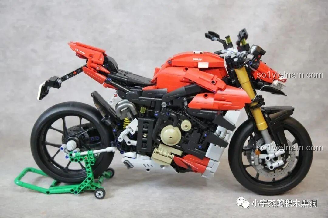 Mô hình Panlos 672105 Ducati V4 Superleggera V4, một siêu mô tô Technic khác của Panlos.