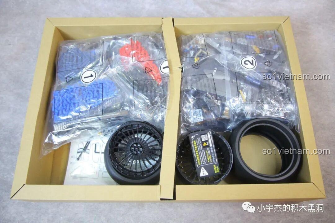 Bên trong hộp Panlos 672106 Mô tô Tốc Độ Rapid với các túi mảnh ghép được sắp xếp gọn gàng.