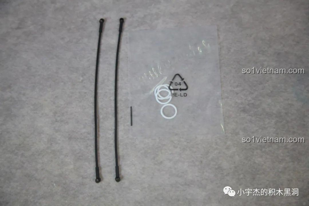 Các phụ kiện đặc biệt như ống mềm và dây cao su đi kèm bộ Panlos 672106 Mô tô Tốc Độ Rapid.