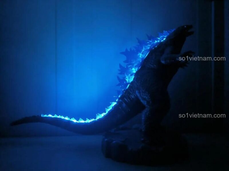 Mô hình Godzilla 687010 được trưng bày trong phòng, tạo điểm nhấn mạnh mẽ và là món đồ sưu tầm đáng giá cho fan.