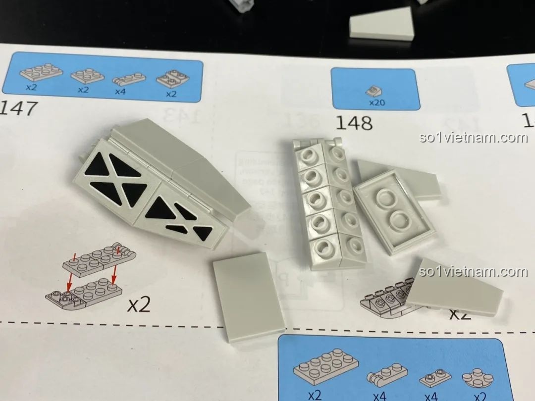 Cơ chế bánh răng bên trong thân Pháo Phòng Không Tầm Gần 1130 PanlosBrick 628012, điều khiển chuyển động.