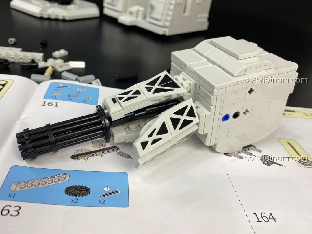 Mô hình Pháo Phòng Không Tầm Gần 1130 PanlosBrick 628012 phiên bản tĩnh nhìn từ phía trước, thể hiện sự mạnh mẽ.